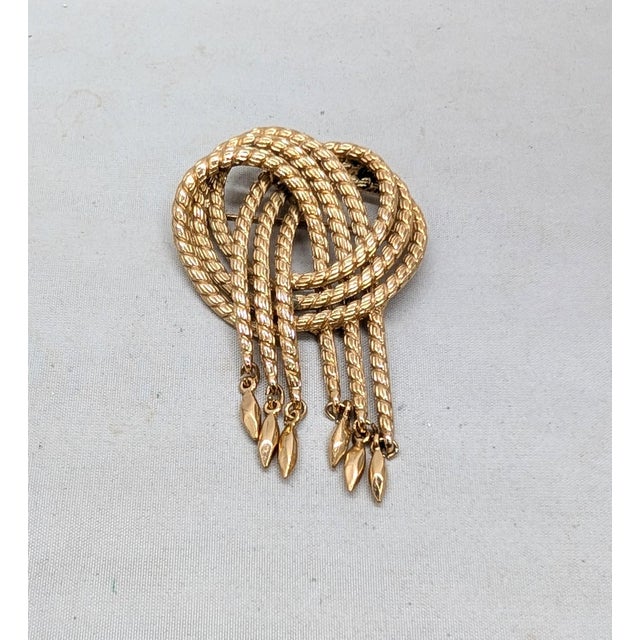 Mid-Century Modern Vintage 1960s Signed Monet Goldtone Fringe Brooch For Sale - Image 3 of 7