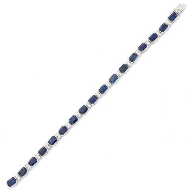 17.85 Ct Blue Sapphire Bracelet in 18 Karat White Gold With Prong Set Diamonds For Sale - Image 4 of 10
