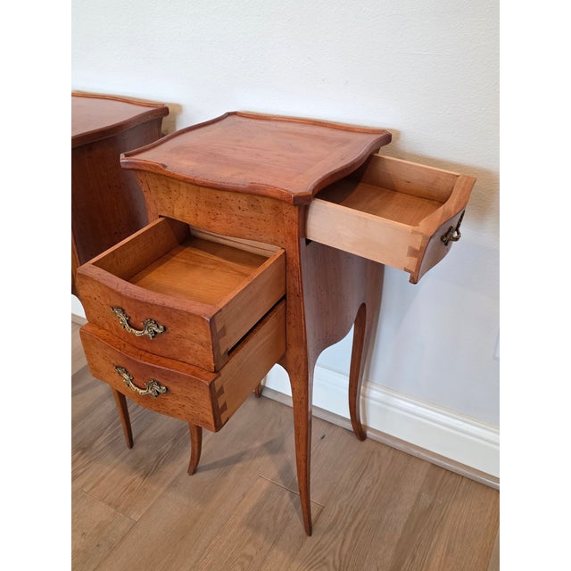 Vintage French Louis XV Style Fruitwood Bombe Nightstands End Tables - A Pair For Sale In Dallas - Image 6 of 18