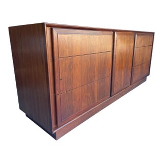 Vintage Dillingham Walnut Nine-Drawer Dresser, Dated 1970, Mid Century Modern, Attributed For Sale