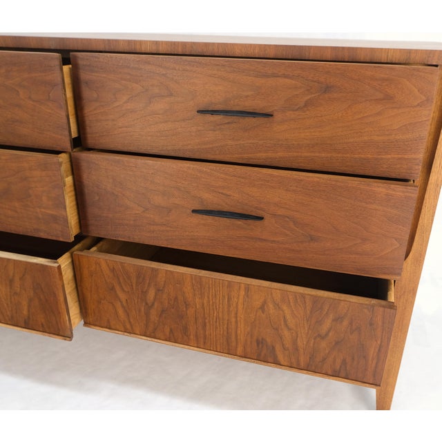 1970s American Walnut Compact Mid-Century Modern Double Dresser 6 Drawers For Sale - Image 5 of 12