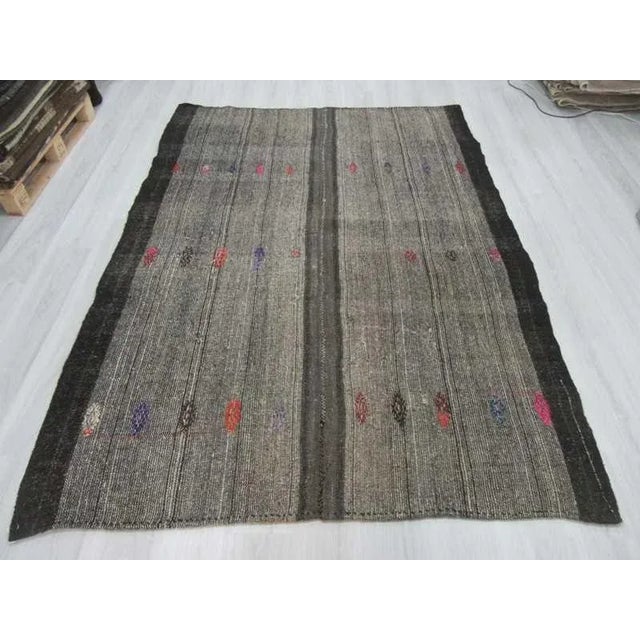 Mid-Century Modern Vintage Turkish Kilim Embroidered Black & Gray Rug - 6′ × 8′5″ For Sale - Image 3 of 6