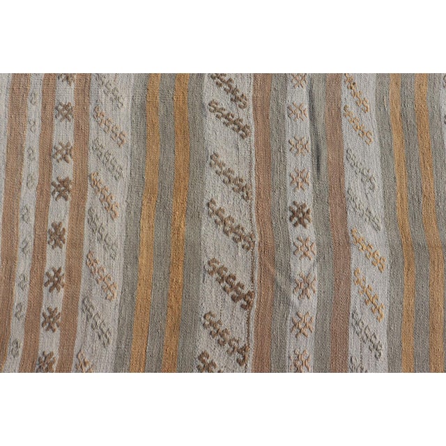 Vintage Turkish Kilim Runner in Soft Cream, Beige, and Peach Tones 2'9 X 12'6 For Sale - Image 9 of 13