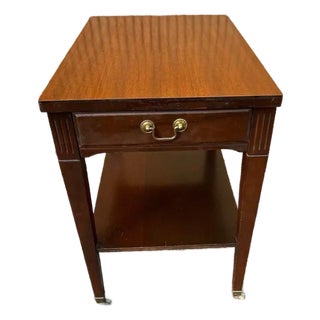 Mersman Furniture Vintage Federal Style Mahogany 2 Tier Side Table on Casters For Sale