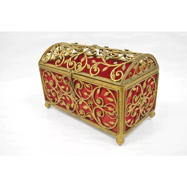 Late 20th Century Vintage Hollywood Regency Style Gold Gilt Metal Red Jewelry Trinket Storage Box For Sale - Image 12 of 12