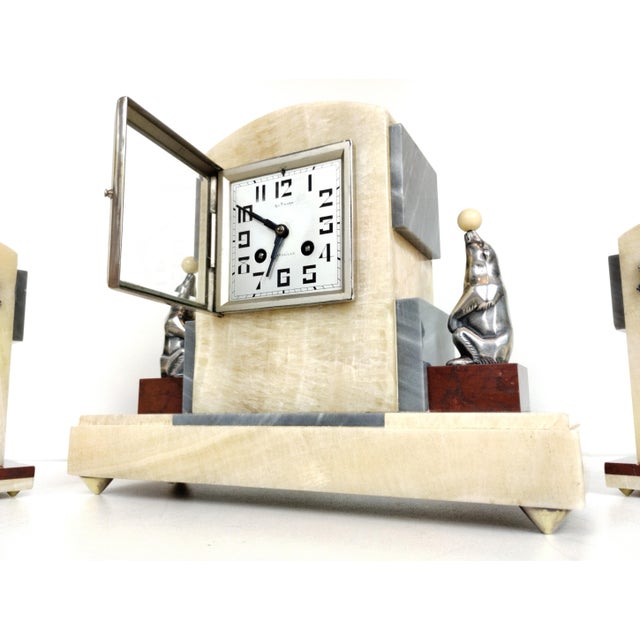 French Art Deco Marble & Onyx Mantel Clock, 1930s, Set of 3 For Sale - Image 14 of 18