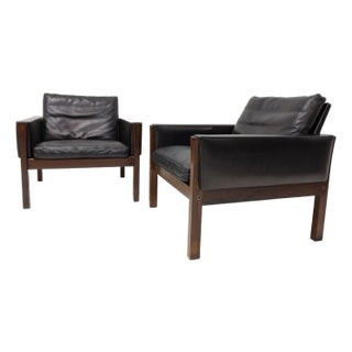 Mid-20th Century Lounge Chairs Attributed to Hans Wegner, Model AP 62, in Rosewood and Black Leather For Sale