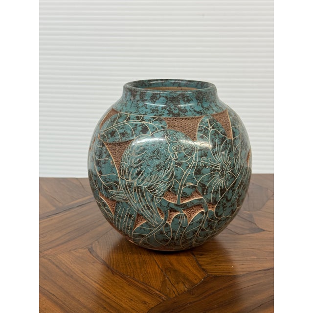 Nicaraguan Vessel With Dimensional Etched Birds For Sale In San Francisco - Image 6 of 12