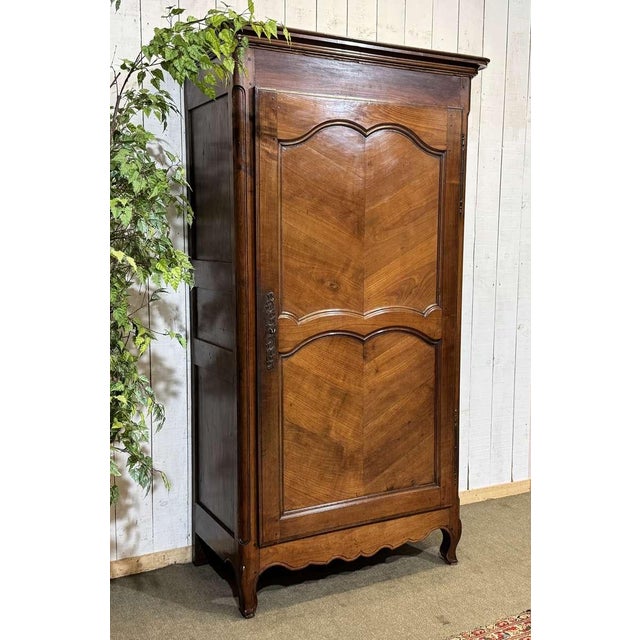 Louis XV Cherrywood Bonnetière, 19th Century For Sale - Image 4 of 14