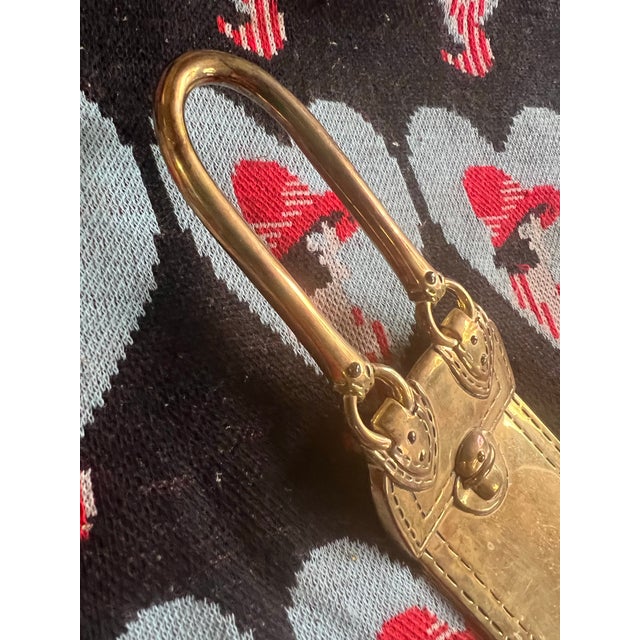 Up for consideration is a beautiful vintage Neimam Marcus luggage rack cake spatula. This would look lovely in your home...