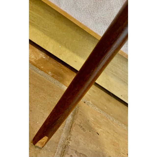 Vintage Mid-Century Modern Round Stacking Side Tables With an Abstract ‘Atomic Ranch’ Style Design on Top & Brass Fittings at the Legs- Set of 3 For Sale - Image 11 of 12