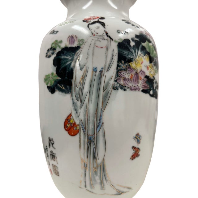 Chinese Early 20th-Century Chinese Famille Rose Porcelain Vase For Sale - Image 3 of 13