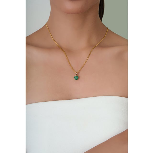 14k Yellow Gold 1.45 Carat Heart-Shaped Emerald Solitaire Pendant Charm for Her For Sale - Image 11 of 14