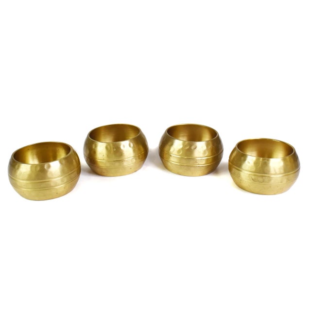 Beautiful set of 4 gold brass round napkin rings will enhance your dinner table. Set of 4 In great vintage condition...