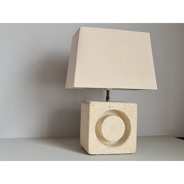 Sculpture Table Lamp in White Stone in the style of Albert Tormos, France, 1960s For Sale - Image 10 of 11