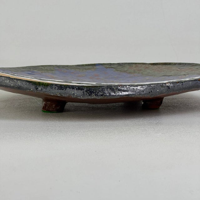 A beautiful ceramic footed plate from the 1980s. It is singed on the back. 4 little feet lift it up and a bright...