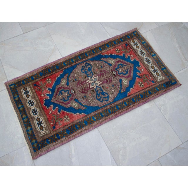 1970s Hand Knotted Small Oushak Rug Mini Rug Mat - 1'10" X 3'5" For Sale - Image 13 of 14