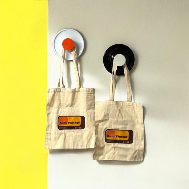 Rare pair of 60s wall hooks by Salc Cantù. Their unmistakable space age design captures the essence of the era, blending...