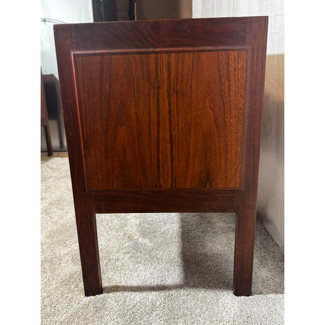 1960s Attributed to Jack Cartwright for Founders Walnut Nightstands With Slate Top, A Pair For Sale - Image 10 of 12