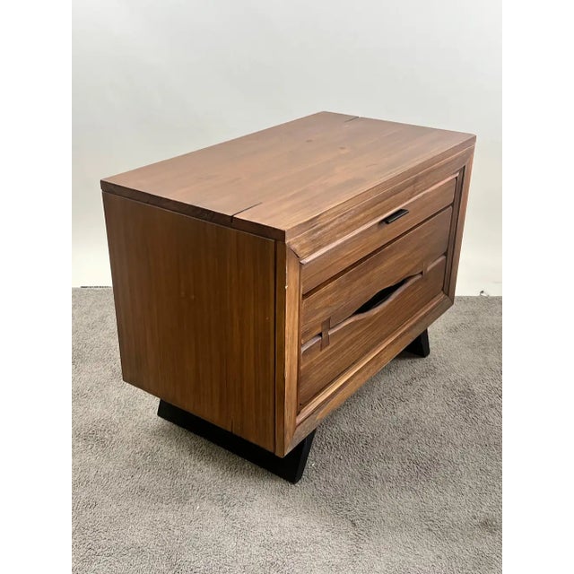 1990s Rustic Contemporary Brazilian Pine Nightstand W/ Hidden Organizer Tray, a Pair For Sale - Image 5 of 15
