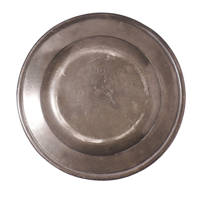Set of Three Flat Rim Pewter Plates, C. 1775-1800 For Sale In Chicago - Image 6 of 14