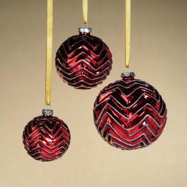 Contemporary Trieste 6-Piece Set Red Metallic Chevron Glass Ball Ornaments, 3.25" For Sale - Image 3 of 3