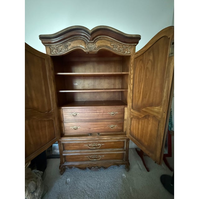 Drexel Heritage 1960s Drexel Heritage French Provincial Wardrobe Armoire For Sale - Image 4 of 9