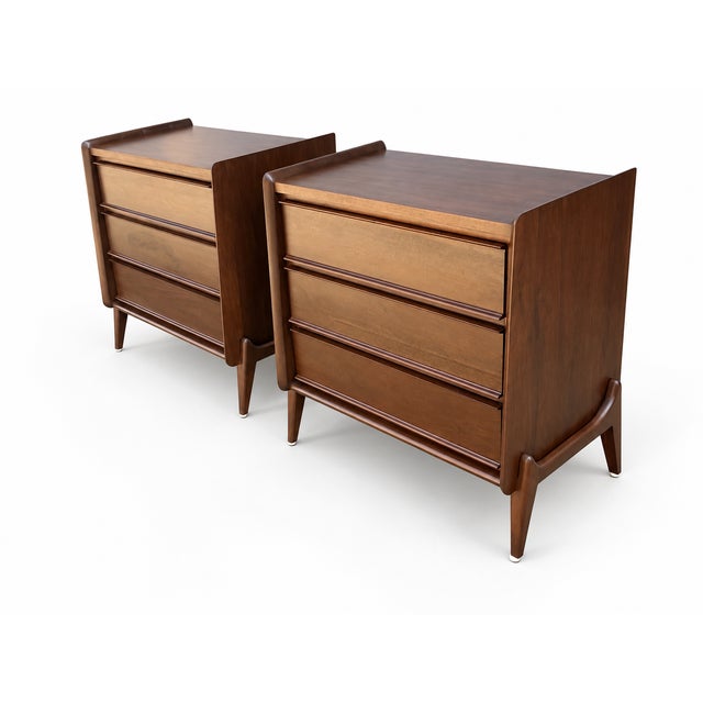 1990s Mid Century Modern Walnut Nightstands. - Pair For Sale - Image 5 of 10