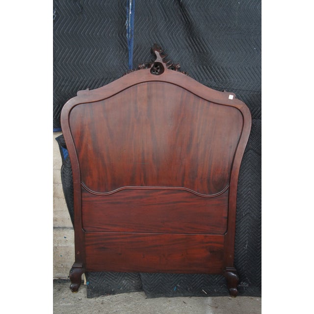 Exquisite Pair of Rj Horner Attributed French Rococo Mahogany Marquetry Inlaid Twin Beds For Sale - Image 15 of 18