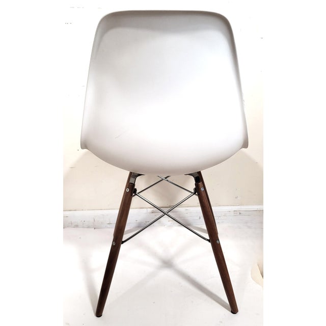 Modern Walnut & Molded Plastic Eames for Herman Miller White Shell Chair For Sale In New York - Image 6 of 18