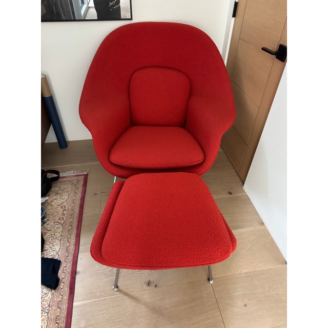 Elevate your home decor with this stunning Knoll Womb Chair & Ottoman set designed by Eero Saarinen. The mid-century...