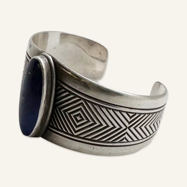 Native American 1990s American Indian Sterling Silver Cuff Bracelet With Lapis Lazuli Stone by Navajo James Reid For Sale - Image 3 of 5