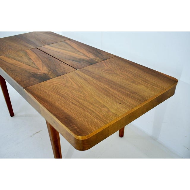 1940s Czechoslovakian Extendable Dining Table in Walnut by Jindrich Halabala, 1940s For Sale - Image 5 of 18