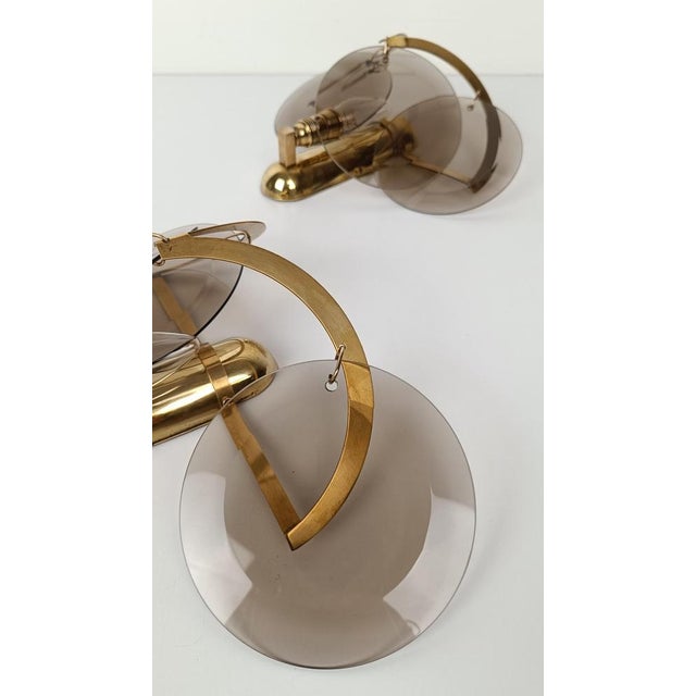 1970s Sconces in Brass and Smoked Bevelled Glass Discs by Sciolari, Italy, 1970s, Set of 2 For Sale - Image 5 of 18