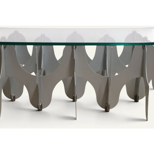 Minimalist Sculptural Coffee Table in Metal and Glass, 1980s For Sale - Image 10 of 18