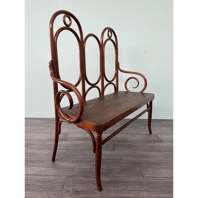 Bent beech wood sofa made in Italy in the Thonet style. It is an imitation made in the 1970s. Structure: Made of bent...