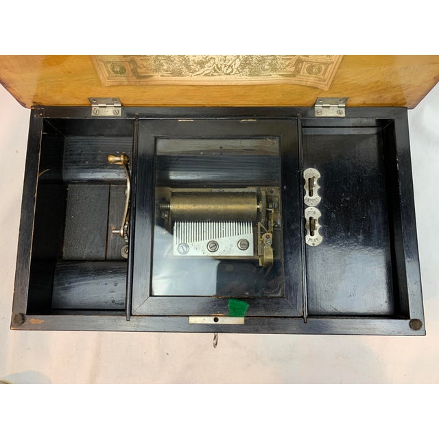 English Swiss Music Box, Etouffoirs en Acier 6 Airs Late 1800's For Sale - Image 3 of 12