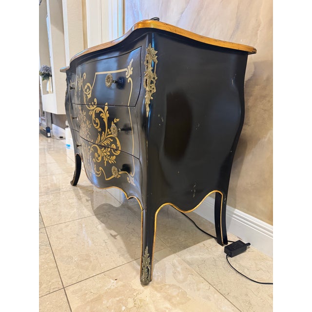 1990s Vintage European Hand-Painted Black & Gold Curved Commode – French Baroque Style For Sale - Image 5 of 10