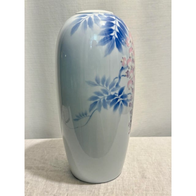 Vintage Chinoiserie Fukagawa Porcelain Vase With Sparrow and Wisteria Decoration For Sale In Mobile - Image 6 of 10