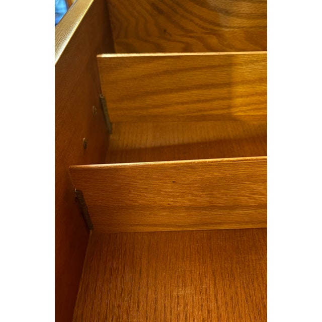 Exquisite vintage piece for the collector who appreciates this reputable manufacturer. Beautifully dovetailed mahogany...