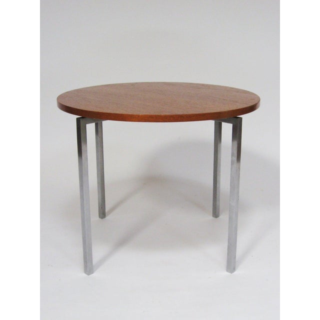 This great little table designed by Florence Knoll perfectly exhibits her highly refined design sensibility and the...