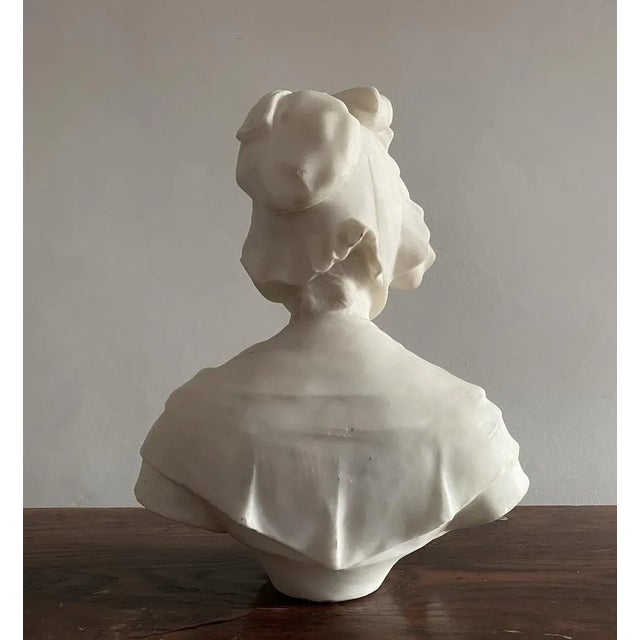 Grazile Girl Sculpture in Alabaster, 1800s For Sale - Image 4 of 7