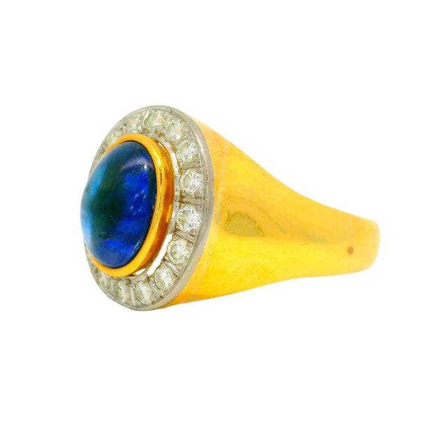Early 21st Century 3.00 Carat Blue Sapphire Diamond 18k Gold Bezel Halo Ring, Size 9 For Sale - Image 5 of 7