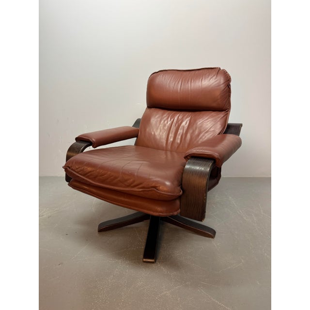 Mid-Century Modern Vintage Swivel Lounge Chair in Cognac Leather on Plywood Frame from Leolux, 1970s For Sale - Image 3 of 10