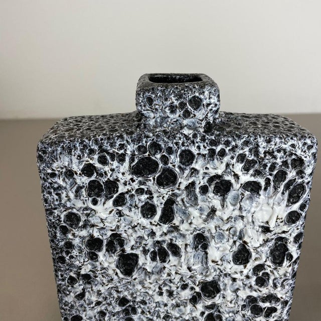 Pottery Fat Lava Cubic Vases in Black-White from Jopeko, Germany, 1970s, Set of 2 For Sale - Image 9 of 18