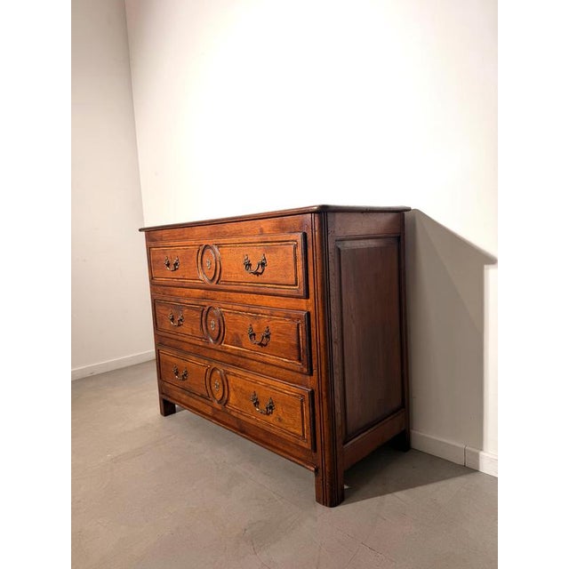 Elegant antique chest of drawers crafted in solid oak, featuring a warm, beautifully aged patina and plenty of authentic...