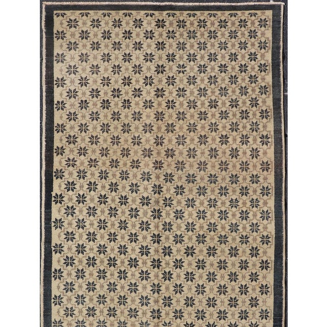 Vintage Turkish Oushak Rug With Latticework and Poinsettia Shapes 4'4 X 9'9 For Sale - Image 4 of 15