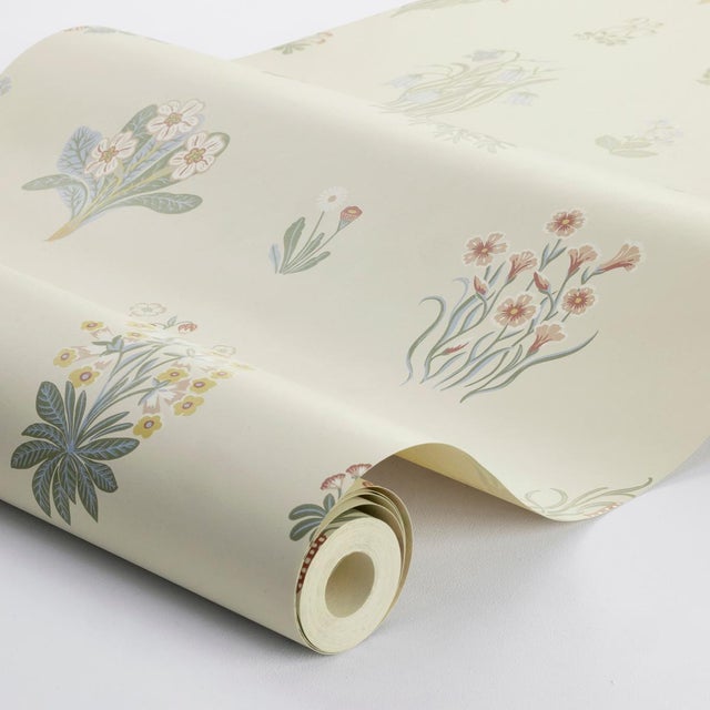 Inspired by 18th- and 19th-century French textiles, Boråstapeter Ängsflora features bouquets of hand-painted...