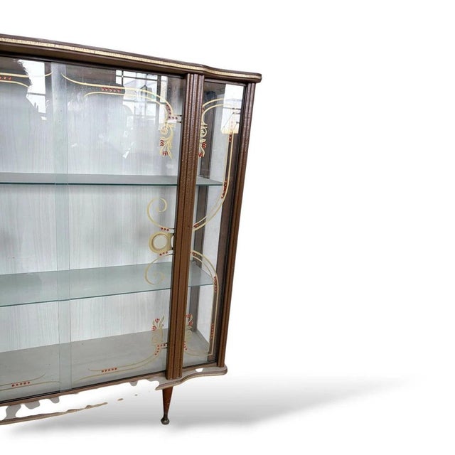Mid-Century Formica and Curved Glass Display Bar with Etched Design For Sale - Image 6 of 8
