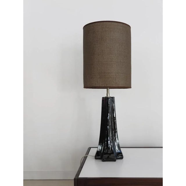 Large Italian table lamp with glossy black lacquered ceramic base and new fabric lampshade, Italy 60s. European Plug (up...